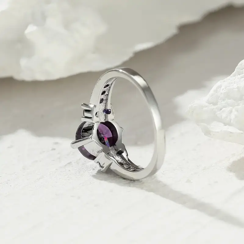 Huitan Trendy Round Purple Zirconia Finger Ring Femal Engagement Jewelry Charming Wedding Bands Fashion Silver Color Accessories