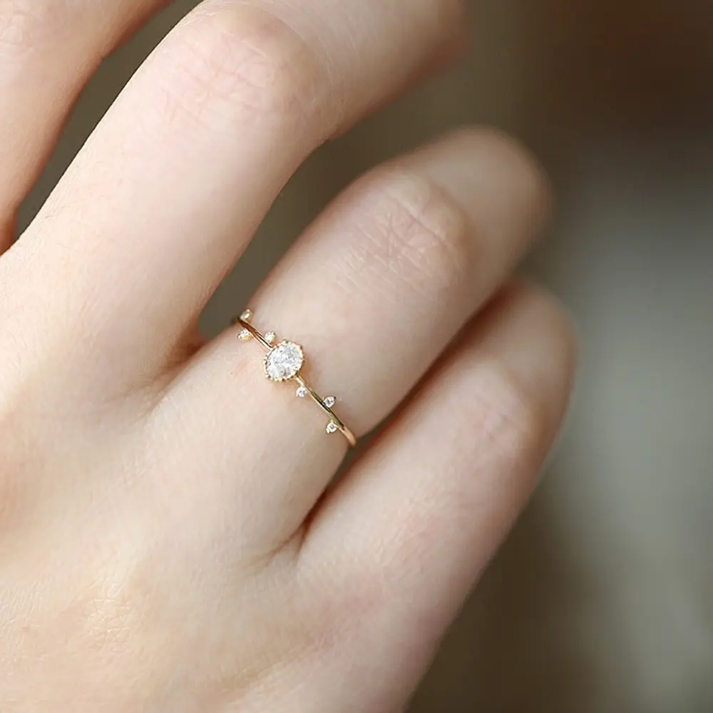 Huitan Dainty Women's Thin Rings Gold Color Inlaid Crystal Cubic Zirconia Wedding Rings Fashion Exquisite Lady Jewelry Wholesale