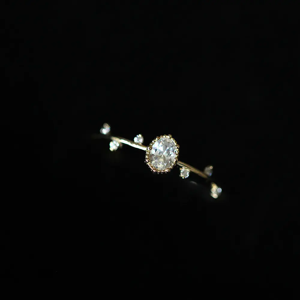Huitan Dainty Women's Thin Rings Gold Color Inlaid Crystal Cubic Zirconia Wedding Rings Fashion Exquisite Lady Jewelry Wholesale
