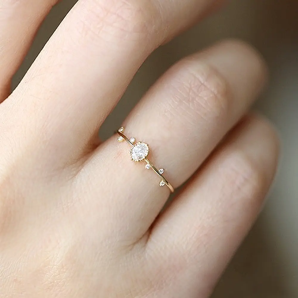 Huitan Dainty Women's Thin Rings Gold Color Inlaid Crystal Cubic Zirconia Wedding Rings Fashion Exquisite Lady Jewelry Wholesale
