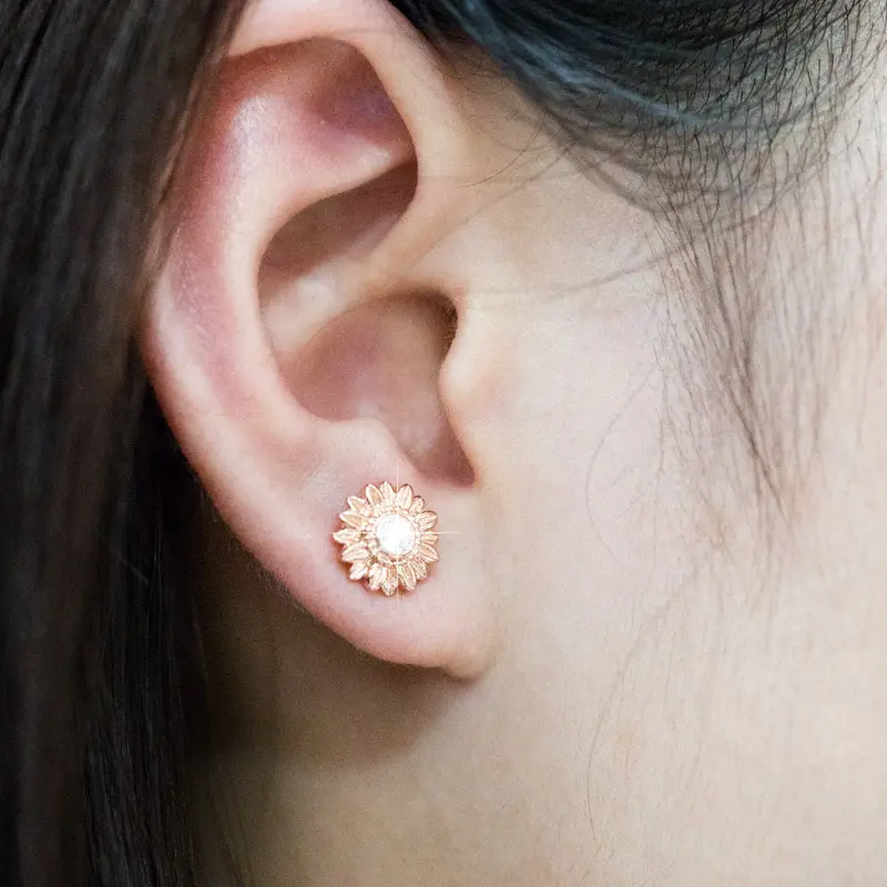 Huitan Sunflower Stud Earrings For Girl New Trendy Romantic Design Birthday New Year Gift For Women Crystal Stone Earrngs Hot