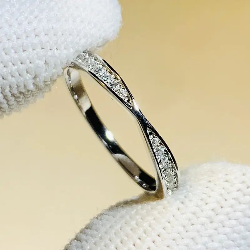 Huitan Fashion Contracted Women Finger Rings Thin Band with Shiny Crytsal CZ Exquisite Versatile Girls Accessories Hot Jewelry