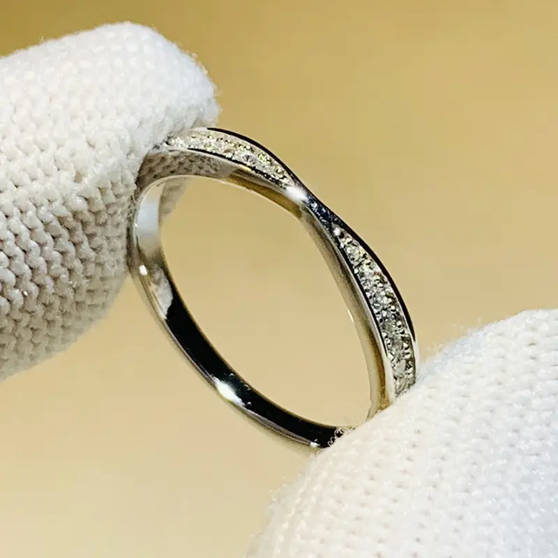 Huitan Fashion Contracted Women Finger Rings Thin Band with Shiny Crytsal CZ Exquisite Versatile Girls Accessories Hot Jewelry