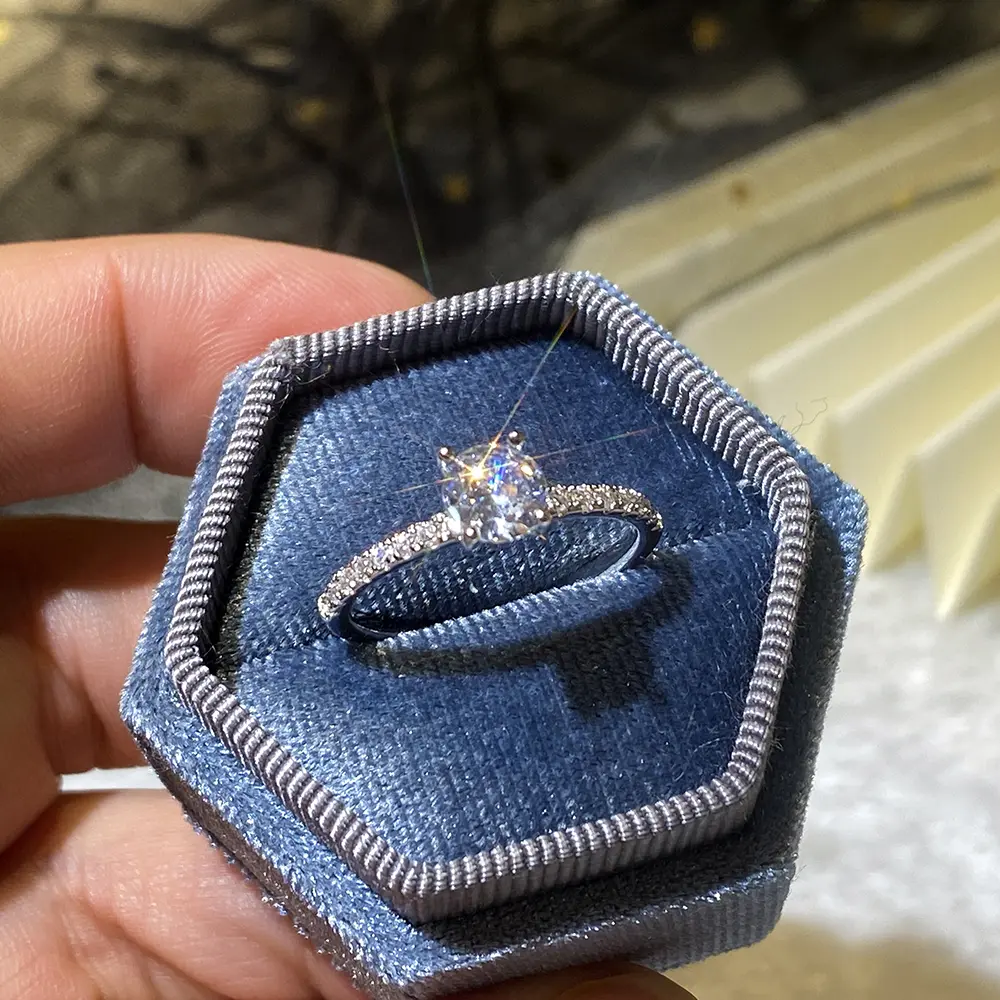 Huitan Wedding Band Eternity Rings Women Brilliant Round Zirconia Luxury Engagement Rings Thin Elegant Female Jewelry Drop Ship