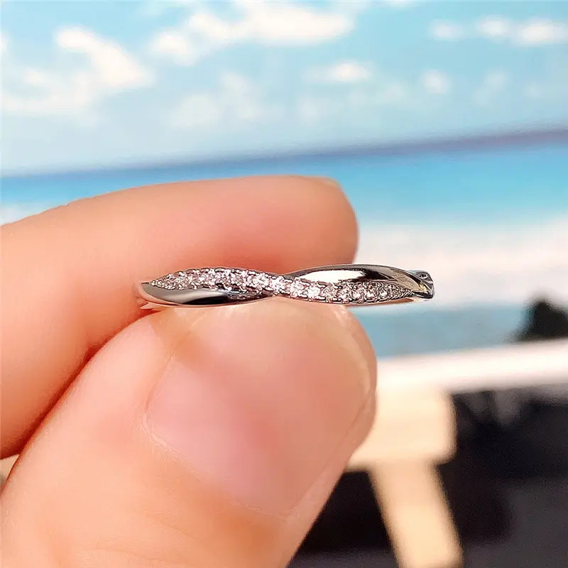 Huitan Luxury Silver Color Band Finger Rings for Women Inlay Dazzling CZ Engagement Wedding Accessories Trendy Jewelry Wholesale