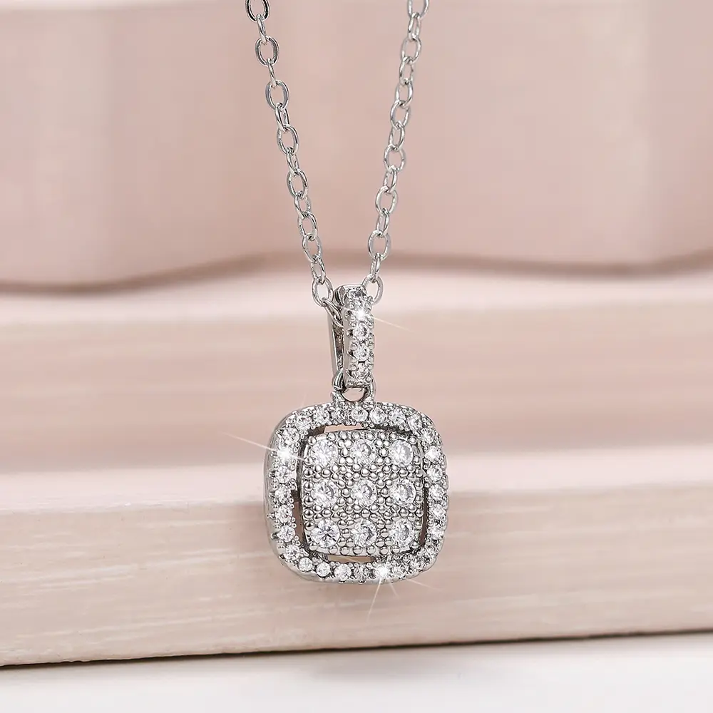 Huitan Exquisite Women's Necklace Heart/Moon/Circle/Bee Chic Pendant Clavicle Chain Necklace Sparkling Jewelry Fancy Girl Gift