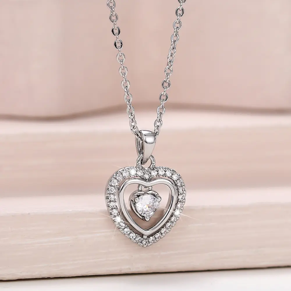 Huitan Exquisite Women's Necklace Heart/Moon/Circle/Bee Chic Pendant Clavicle Chain Necklace Sparkling Jewelry Fancy Girl Gift