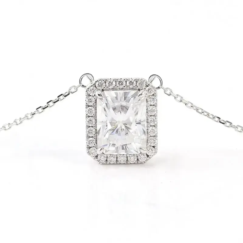 Huitan Fashion Shiny Zirconia Pendant Necklace for Lady Versatile Luxury Wedding Accessories Silver Color Jewelry for Engagement