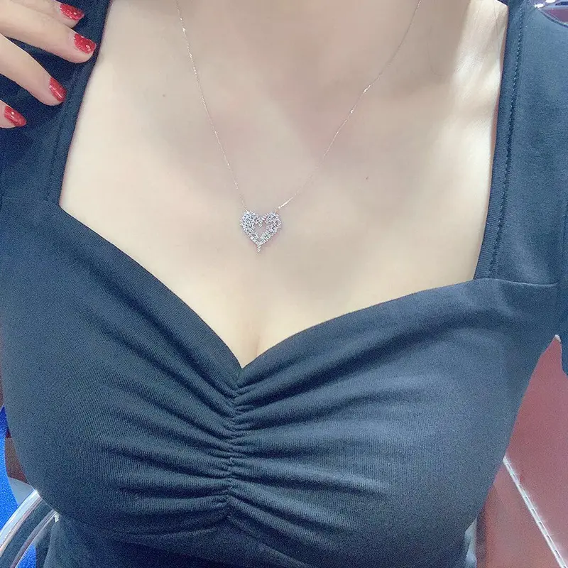 Huitan Fashion Luxury Heart Shaped Pendant Necklace for Wedding Stylish Women's Accessories Party Love Gift Statement Necklaces