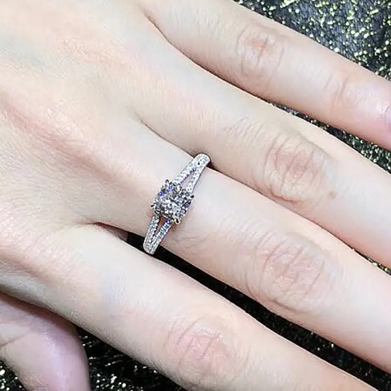 Huitan Women Wedding Rings with Cushion-shape Cubic Zirconia Crystal Rings Temperament Elegant Female Accessories Trendy Jewelry
