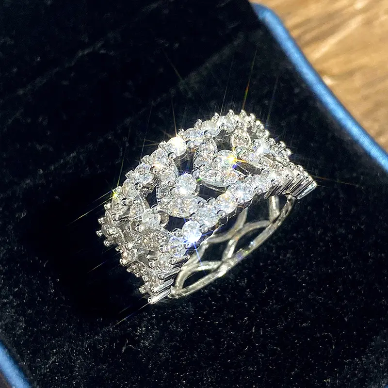 Huitan Luxury Trendy Leaf Design Women Rings Bling Bling Cubic Zirconia Sparkling Female Accessories for Wedding Band Jewelry