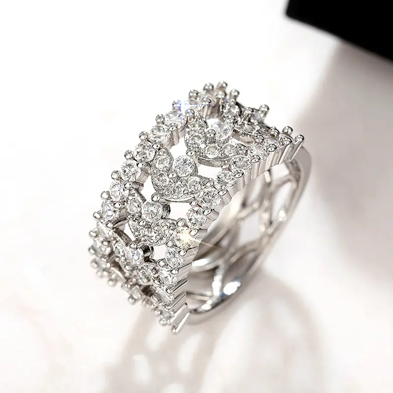Huitan Luxury Trendy Leaf Design Women Rings Bling Bling Cubic Zirconia Sparkling Female Accessories for Wedding Band Jewelry