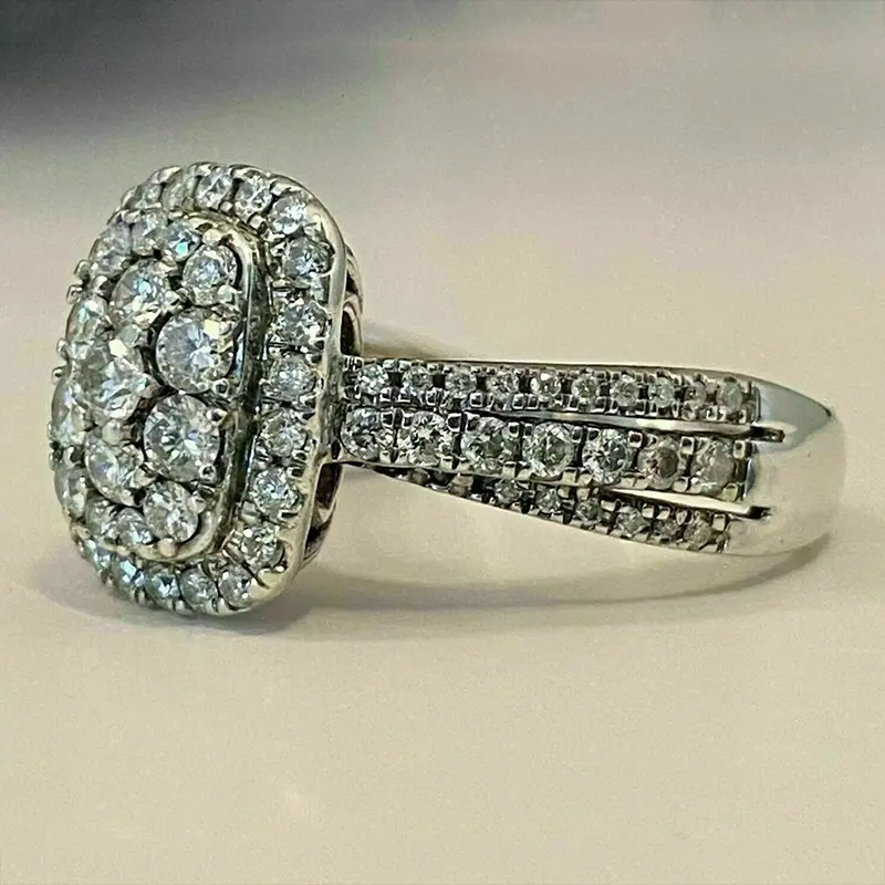 Huitan Trendy Bridal Wedding Band Ring Silver Color Shiny Round Zirconia Finger Accessories Luxury Female Engagement Jewelry