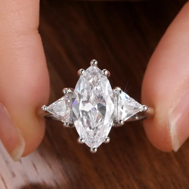 Huitan Gorgeous Marquise Cubic Zirconia Rings for Women Wedding Band Fashion Lady Simple Finger Jewelry for Engagement Ceremony