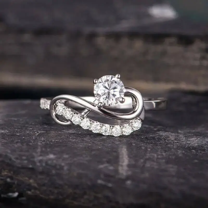Huitan Chic Delicate Wedding Band Fashion Finger Ring Bridal Accessories with Bright Round Zirconia Luxury Silver Color Jewelry