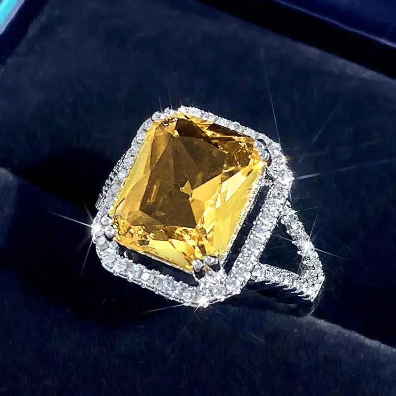 Huitan Luxury Bright Yellow Zirconia Finger Ring Female Gorgeous Accessories for Engagement Ceremony Party Fashion Jewelry Gifts