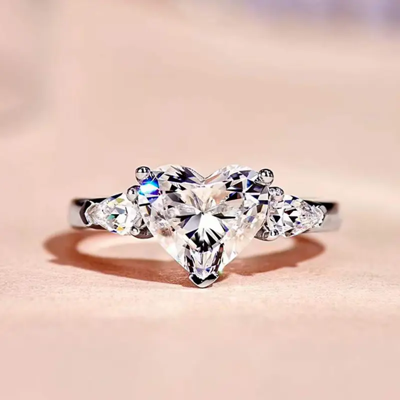 Huitan Sweet Lady Heart Zirconia Finger Rings for Engagement Romantic Wedding Band Delicate Design Accessories Chic Jewelry Gift