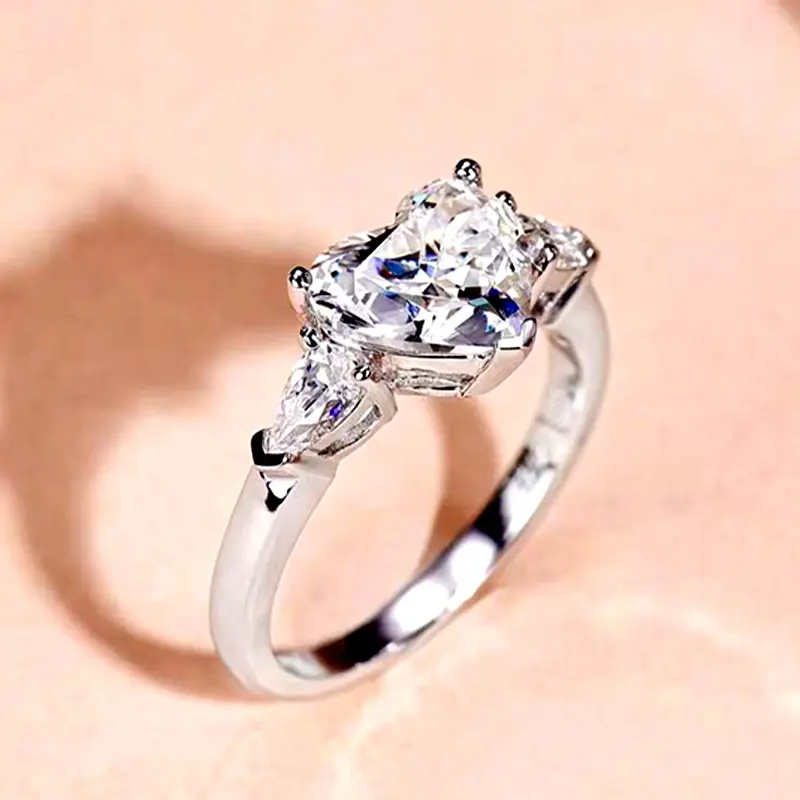 Huitan Sweet Lady Heart Zirconia Finger Rings for Engagement Romantic Wedding Band Delicate Design Accessories Chic Jewelry Gift