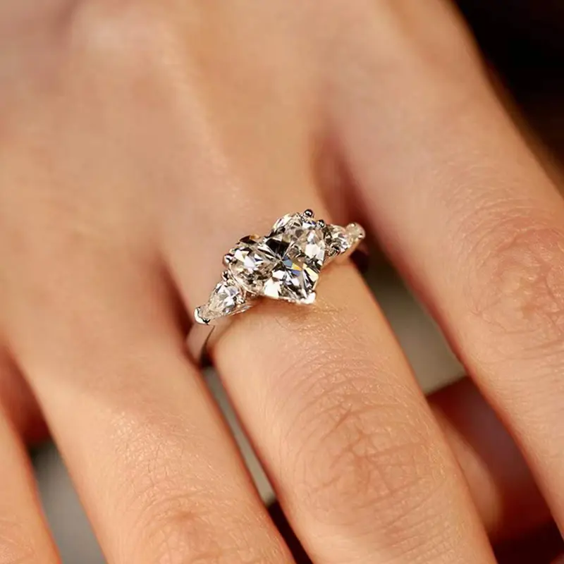 Huitan Sweet Lady Heart Zirconia Finger Rings for Engagement Romantic Wedding Band Delicate Design Accessories Chic Jewelry Gift