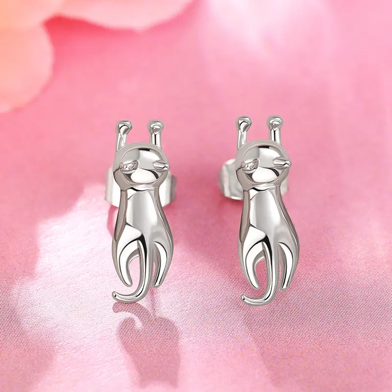 Huitan Minimalist Small Cat Animal Stud Earrings for Girls Ear Piercing Daily Wear Fashion Versatile Jewelry for Women Wholesale