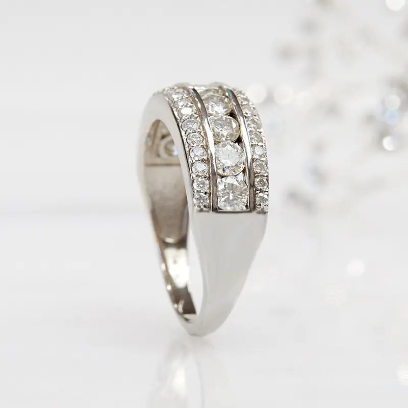 Huitan Stylish Lady Silver Color Finger Ring with Bright Zirconia Female Fashion Wedding Band Accessories Women Jewelry Gift