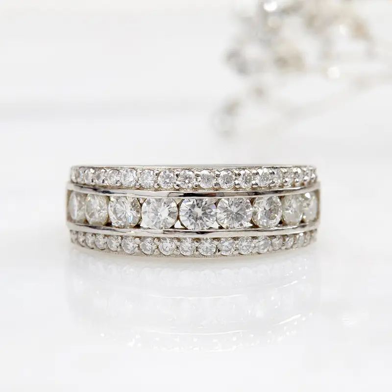 Huitan Stylish Lady Silver Color Finger Ring with Bright Zirconia Female Fashion Wedding Band Accessories Women Jewelry Gift