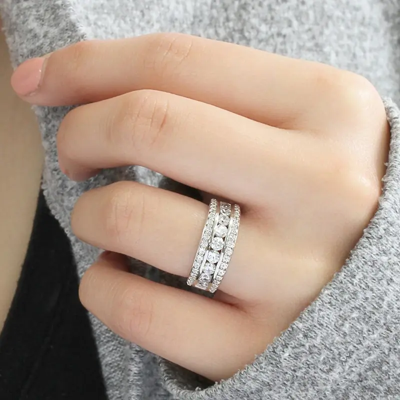 Huitan Stylish Lady Silver Color Finger Ring with Bright Zirconia Female Fashion Wedding Band Accessories Women Jewelry Gift