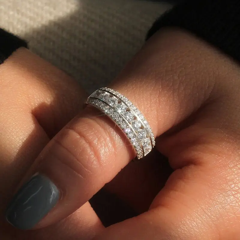 Huitan Stylish Lady Silver Color Finger Ring with Bright Zirconia Female Fashion Wedding Band Accessories Women Jewelry Gift