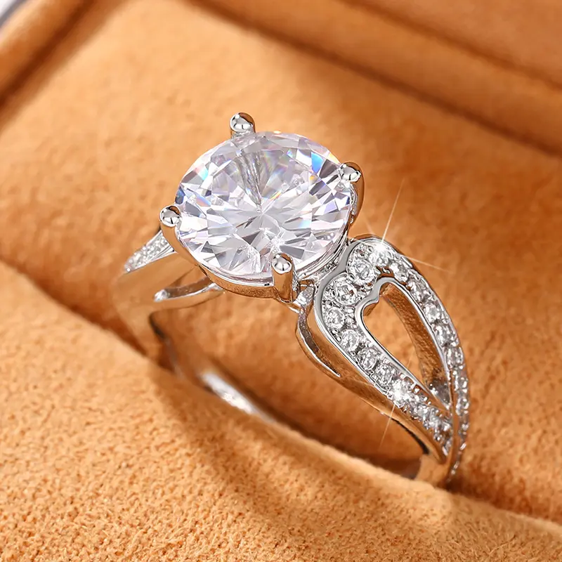 Huitan Newly Designed Wedding Rings for Women Silver Color Sparkling Crystal Cubic Zirconia Statement Accessories Party Jewelry
