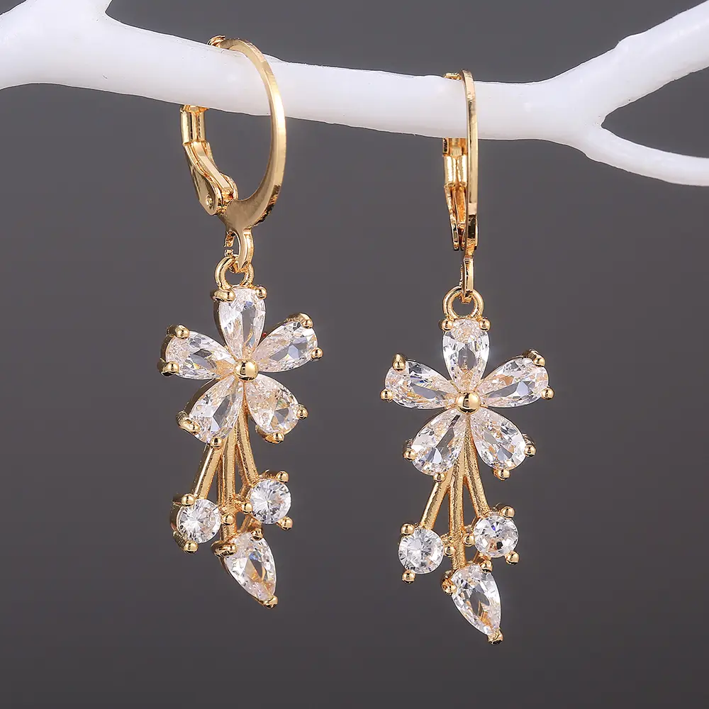 Huitan Delicate Flower Shape Women Drop Earring Bright Color Wedding Ceremony Earrings Fancy Girl Gift Fashion Jewelry Wholesale