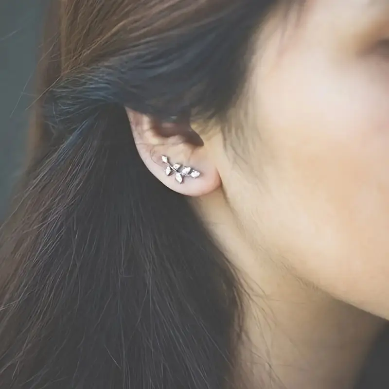 Huitan Leaf Stud Earrings Lady Shiny Cubic Zirconia Accessories Silver Color/Gold Color Daily Wearable Jewelry for Female