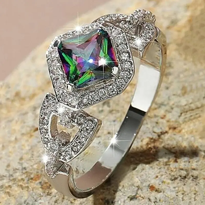 Huitan Newly Designed Bridal Wedding Rings Luxury Paved Colored Cubic Zirconia Chic Women Accessories for Party Fancy Love Gift