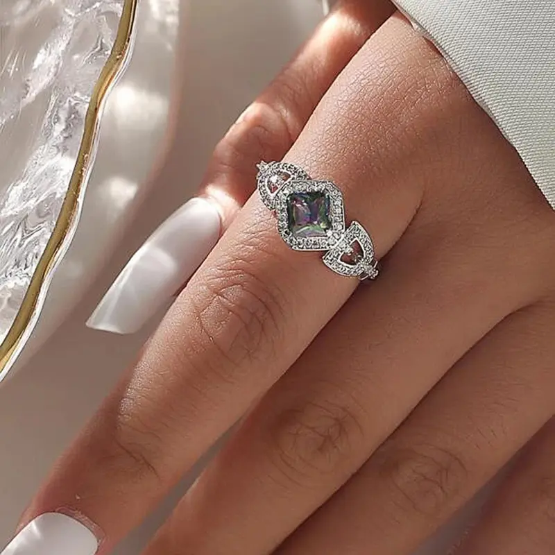 Huitan Newly Designed Bridal Wedding Rings Luxury Paved Colored Cubic Zirconia Chic Women Accessories for Party Fancy Love Gift
