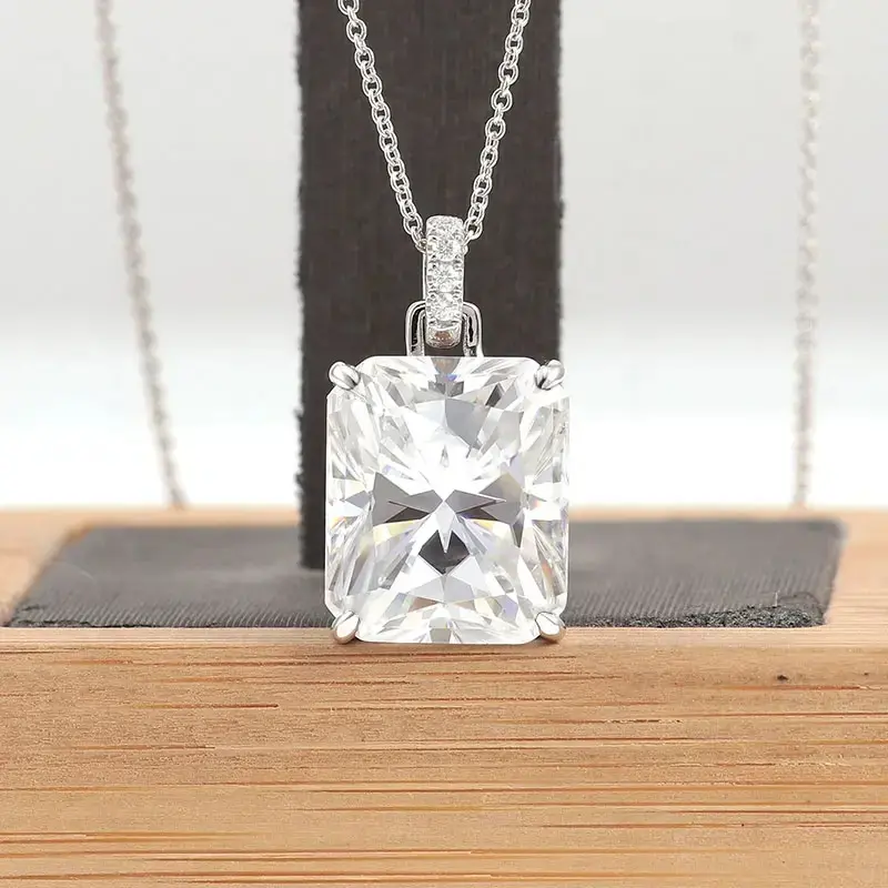 Huitan Crystal Square Cubic Zirconia Pendant Necklace Women for Wedding Simple Luxury Wedding Temperament Elegant Lady Jewelry