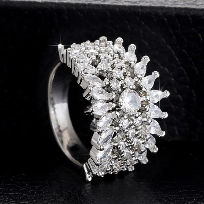 Huitan Fashion Women Rings Luxury Paved Sparkling Cubic Zirconia Silver Color Crystal Rings Modern Bridal Wedding Trendy Jewelry