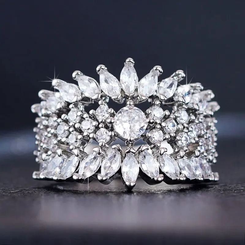 Huitan Fashion Women Rings Luxury Paved Sparkling Cubic Zirconia Silver Color Crystal Rings Modern Bridal Wedding Trendy Jewelry