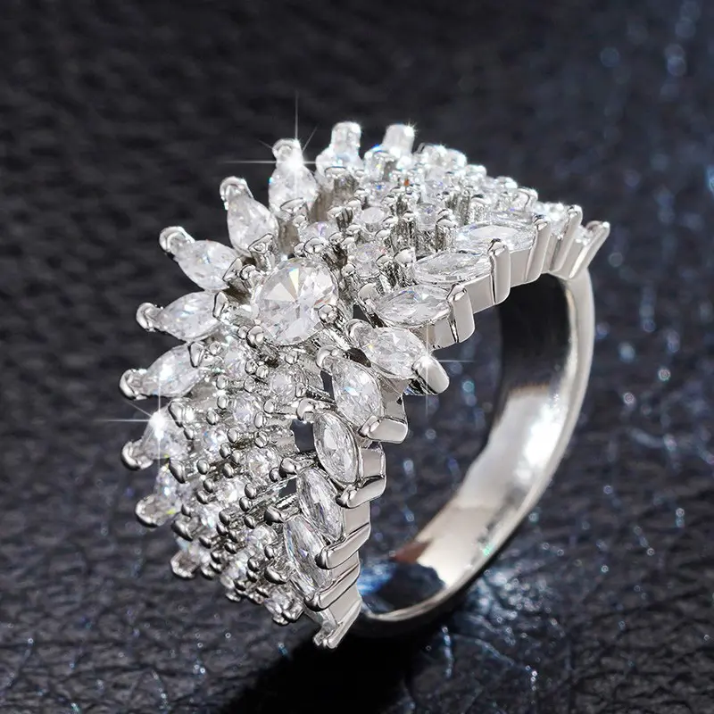 Huitan Fashion Women Rings Luxury Paved Sparkling Cubic Zirconia Silver Color Crystal Rings Modern Bridal Wedding Trendy Jewelry