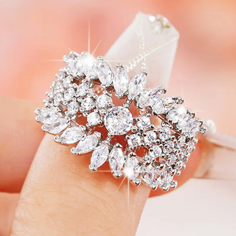 Huitan Fashion Women Rings Luxury Paved Sparkling Cubic Zirconia Silver Color Crystal Rings Modern Bridal Wedding Trendy Jewelry