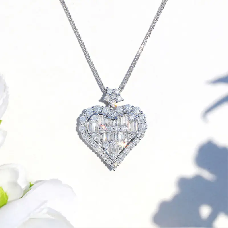 Huitan Heart Cubic Zirconia Charm Women Necklace Love Birthday Gift Formal Occasion Party Dazzling Pendant Necklace Jewelry