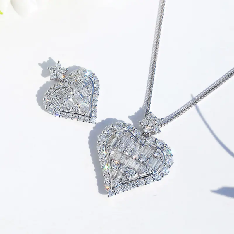 Huitan Heart Cubic Zirconia Charm Women Necklace Love Birthday Gift Formal Occasion Party Dazzling Pendant Necklace Jewelry