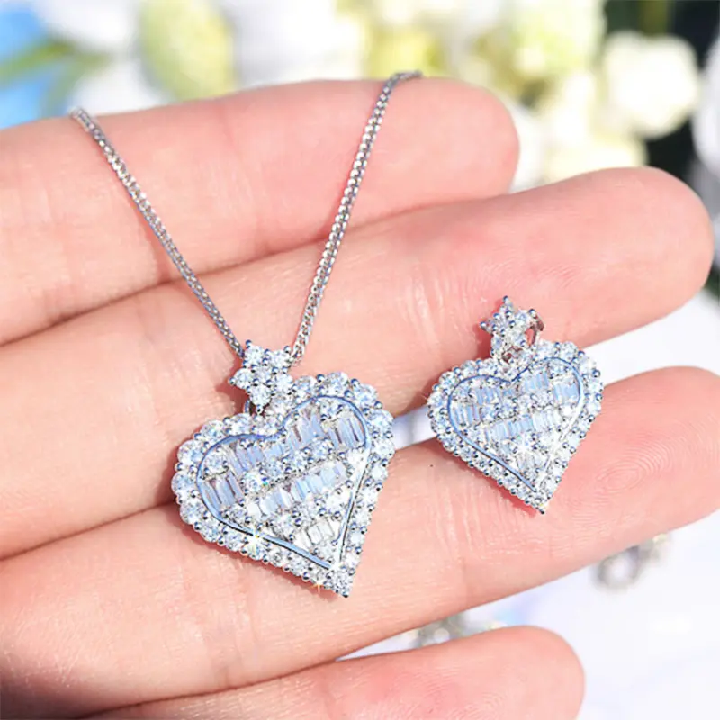 Huitan Heart Cubic Zirconia Charm Women Necklace Love Birthday Gift Formal Occasion Party Dazzling Pendant Necklace Jewelry