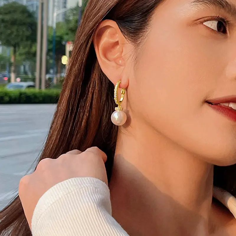 Huitan Graceful Women Wedding Earrings Gold Color Bright Zirconia Jewelry for Lady Delicate Simulated Pearl Pendant Accessories