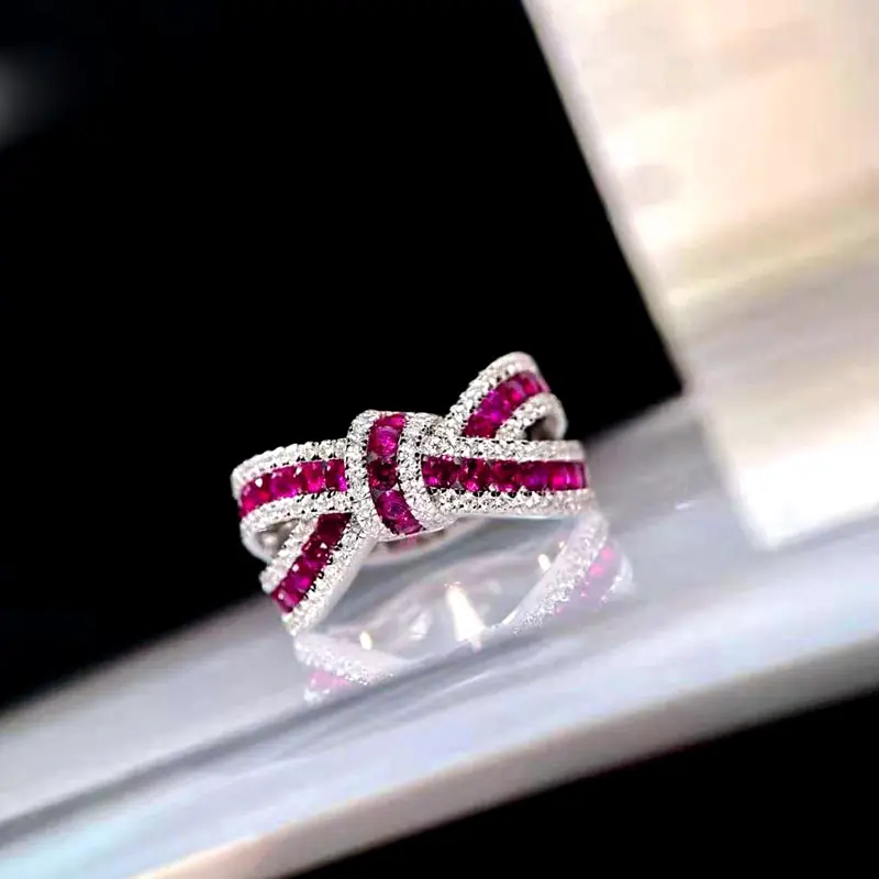 Huitan Luxury Ring Women Party Jewelry with Dazzling Cubic Zirconia Trendy Lady Gorgeous Finger Accessories for Wedding Ceremony
