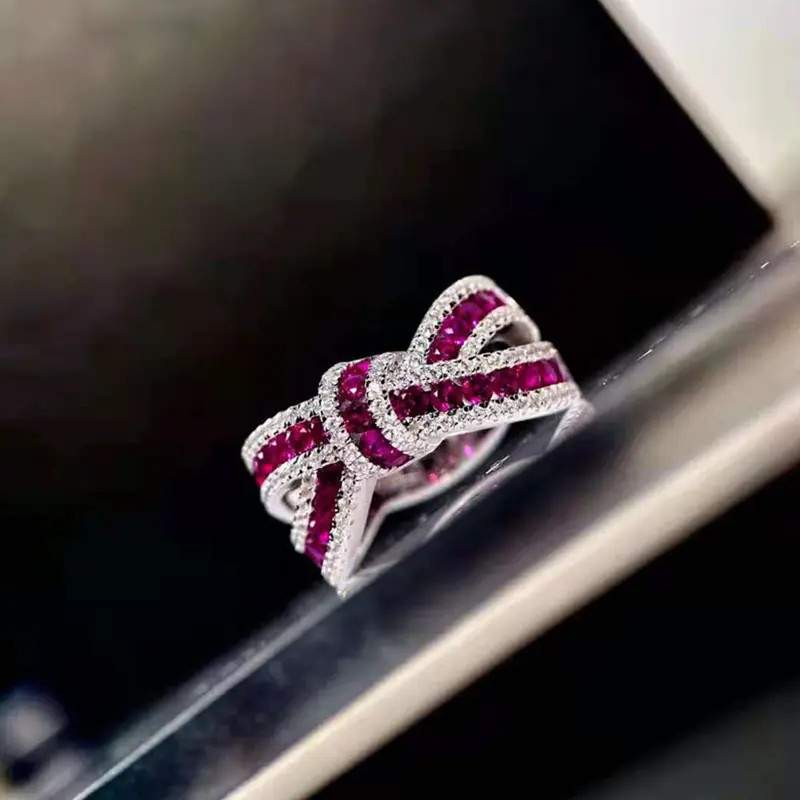 Huitan Luxury Ring Women Party Jewelry with Dazzling Cubic Zirconia Trendy Lady Gorgeous Finger Accessories for Wedding Ceremony