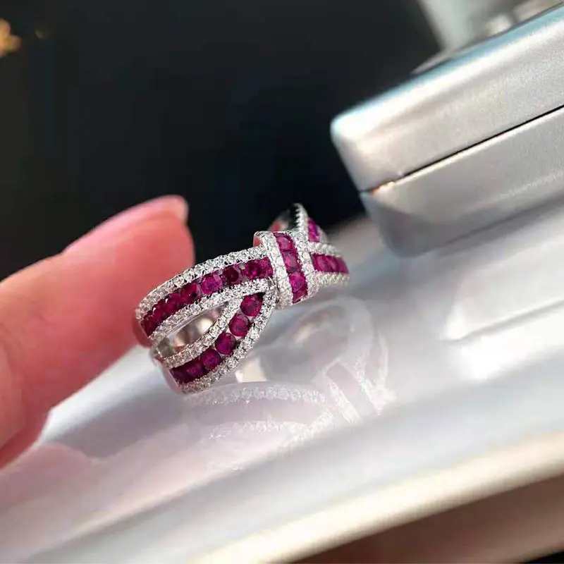 Huitan Luxury Ring Women Party Jewelry with Dazzling Cubic Zirconia Trendy Lady Gorgeous Finger Accessories for Wedding Ceremony