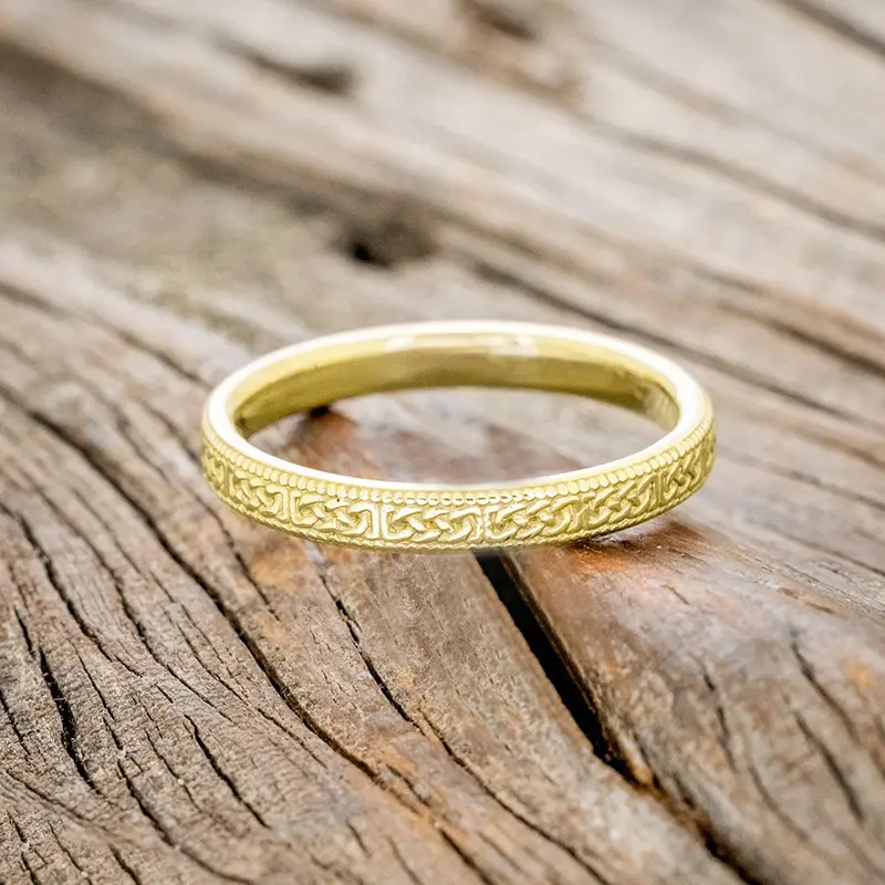 Huitan Unique Engraved Pattern Women Rings for Wedding Fancy Anniversary Birthday Gift Gold Color Luxury Engagement Band Jewelry