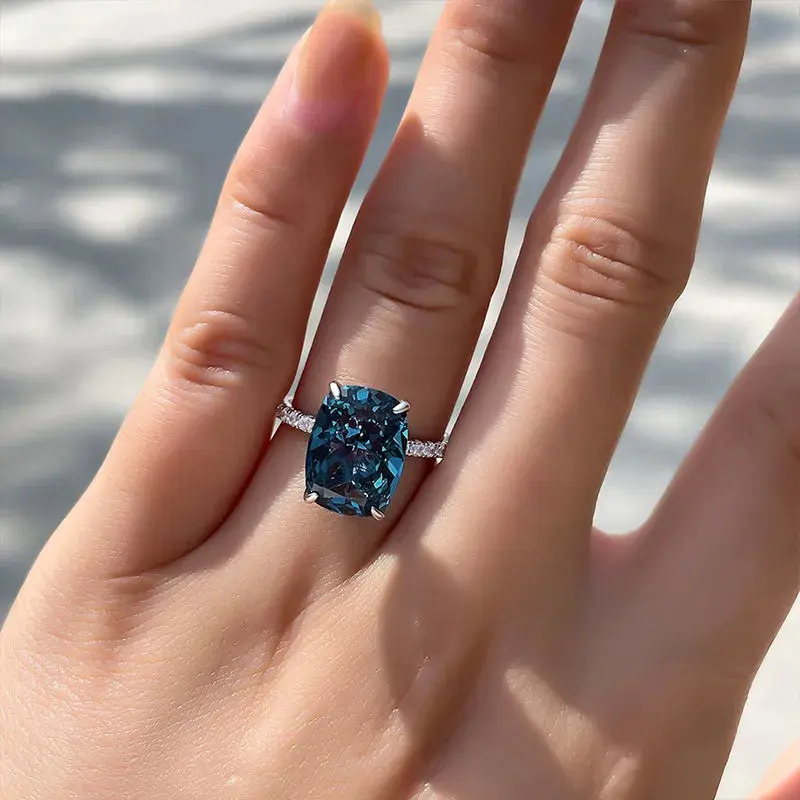 Huitan Simple and Elegant Big Blue CZ Women Rings Elegant Wedding Band Anniversary Accessories for Lady Luxury Fashion Jewelry
