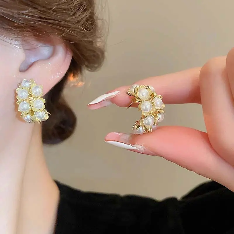 Vintage Metal Pearl Flower Hoop Earrings For Women Elegant Gold Color C-shaped Imitation Pearl Earrings Jewelry Accessories