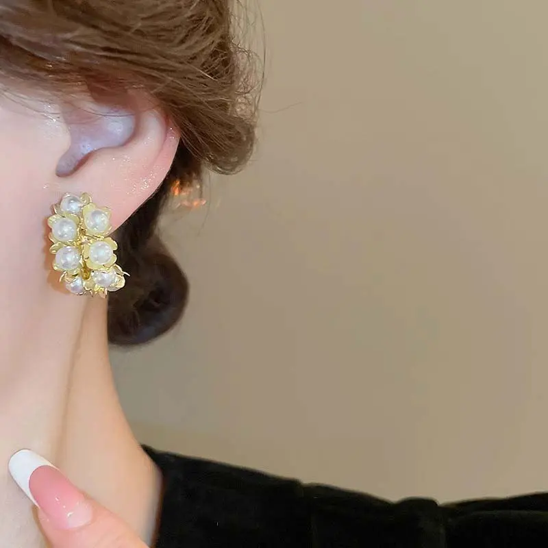 Vintage Metal Pearl Flower Hoop Earrings For Women Elegant Gold Color C-shaped Imitation Pearl Earrings Jewelry Accessories