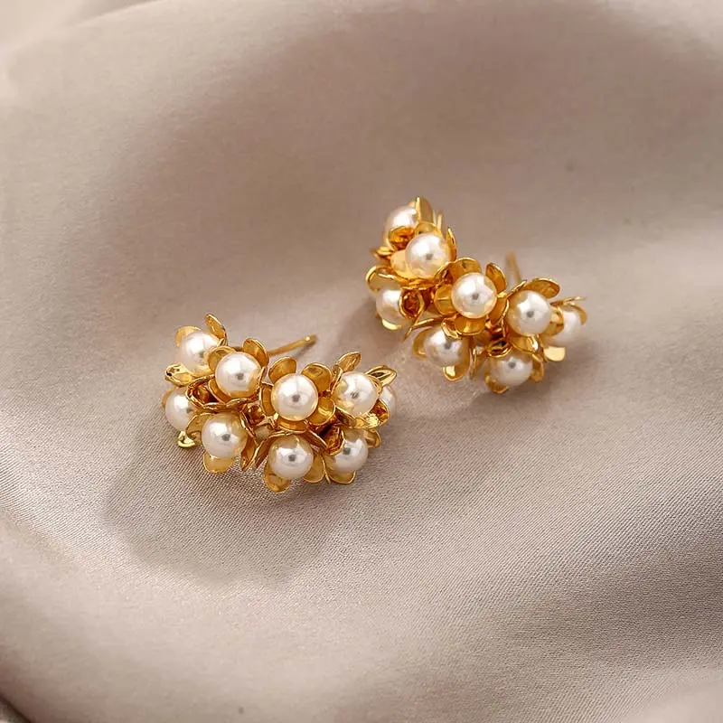 Vintage Metal Pearl Flower Hoop Earrings For Women Elegant Gold Color C-shaped Imitation Pearl Earrings Jewelry Accessories